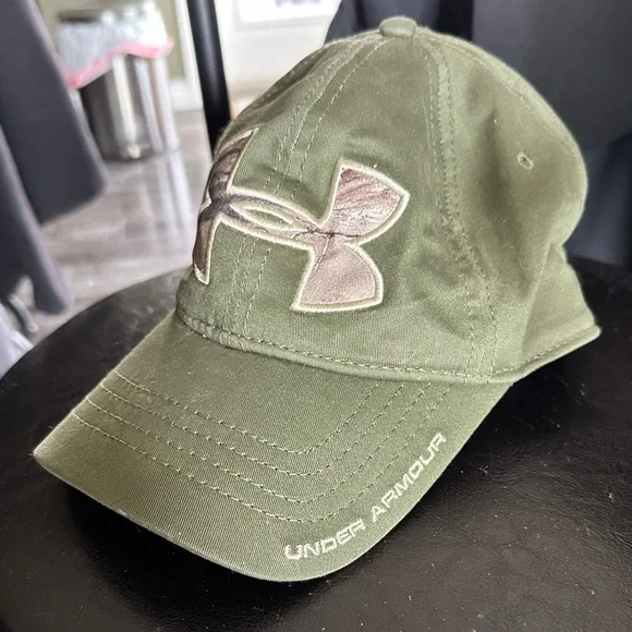 SOLD. Under Armour ladies hat 🧢 - Picture 2 of 5